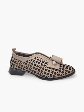 006481 Beżowe ażurowe skórzane półbuty z ozdobną kokardą Emi Romani | Vilero